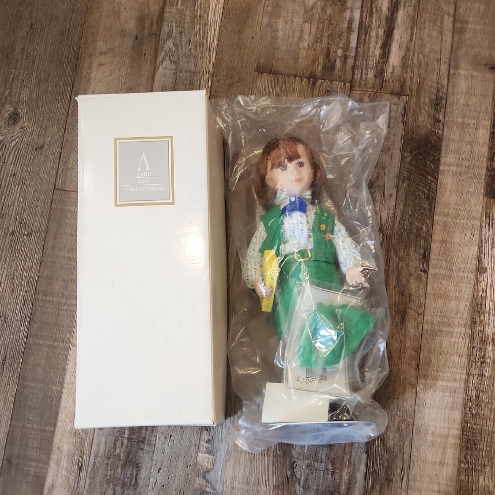 Avon‎ 1995 Vintage Girl Scout Doll With Stand Sealed Cookies Collectible Sealed